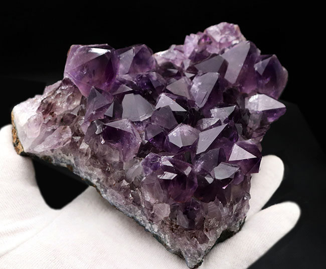 非常に濃い紫色！７６５グラムの大結晶！地下深くで形成された、天然アメシスト（Amethyst）の原石（その6）