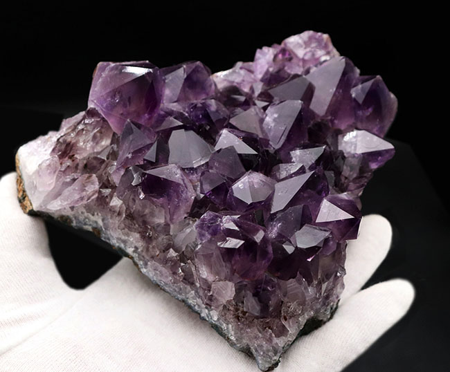 非常に濃い紫色!765グラムの大結晶!地下深くで形成された、天然アメシスト(Amethyst)の原石(その6)