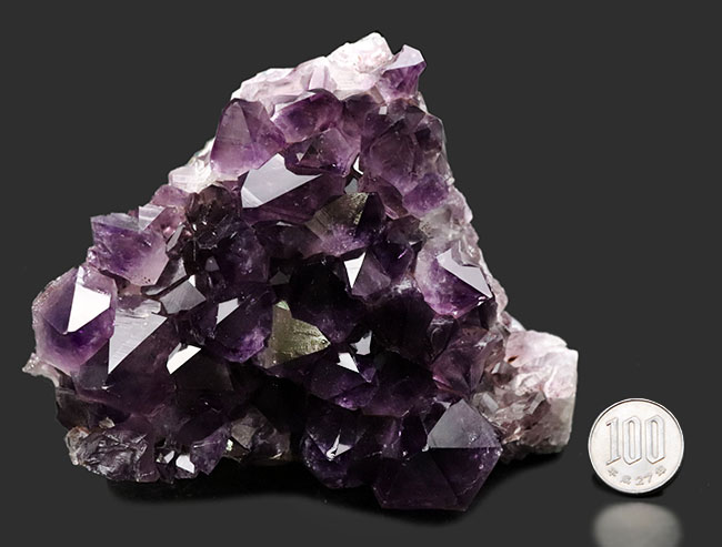 非常に濃い紫色!765グラムの大結晶!地下深くで形成された、天然アメシスト(Amethyst)の原石(その8)