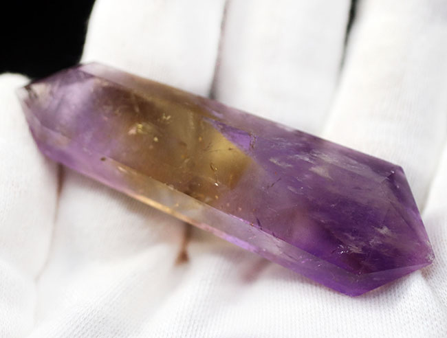 シトリンの存在感が際立った100%ナチュラルの希少な鉱物、アメトリン(Ametrine)のダブルポイント標本(その3)