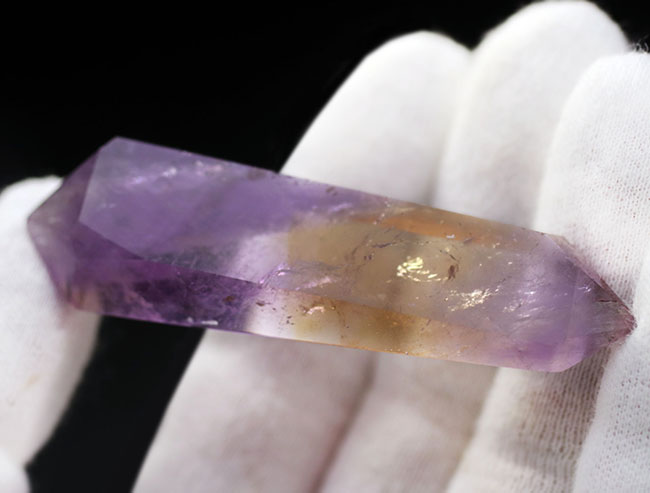 シトリンの存在感が際立った100%ナチュラルの希少な鉱物、アメトリン(Ametrine)のダブルポイント標本(その4)