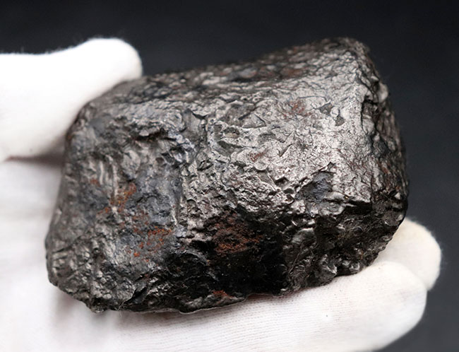 巨大＆ヘビー！６３０グラムオーバー！世界的に名の知られた鉄隕石、カンポ・デル・シエロ（Campo del Cielo）の巨大標本。特徴的な凹凸を御覧ください（その3）