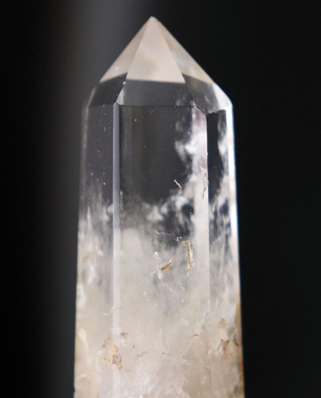 下部に桜が咲いたような不思議な箱庭を持つ水晶、その名もガーデンクォーツ(Garden Quartz)(その2)
