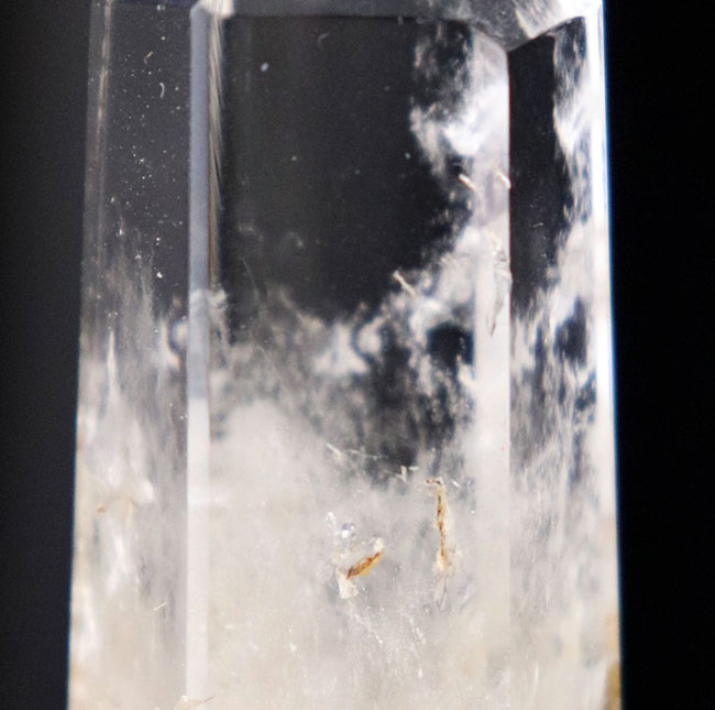 下部に桜が咲いたような不思議な箱庭を持つ水晶、その名もガーデンクォーツ(Garden Quartz)(その3)