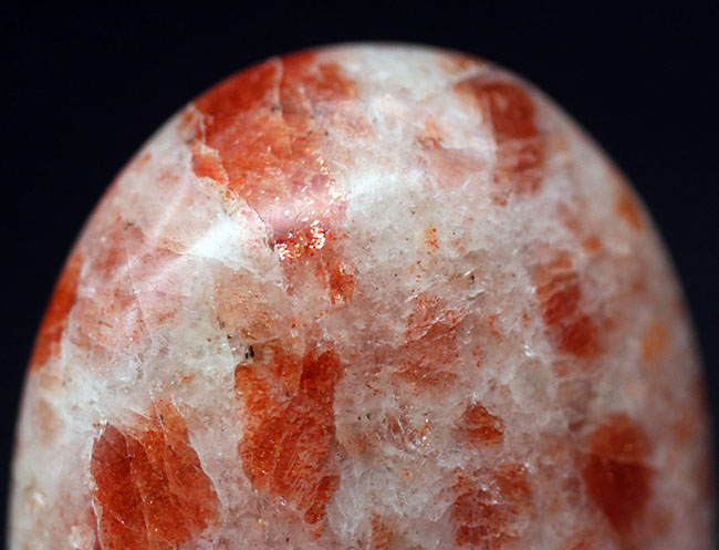 表面がキラキラと輝くシラー効果が備わったアルカリ長石、サンストーン（Sunstone）（その4）
