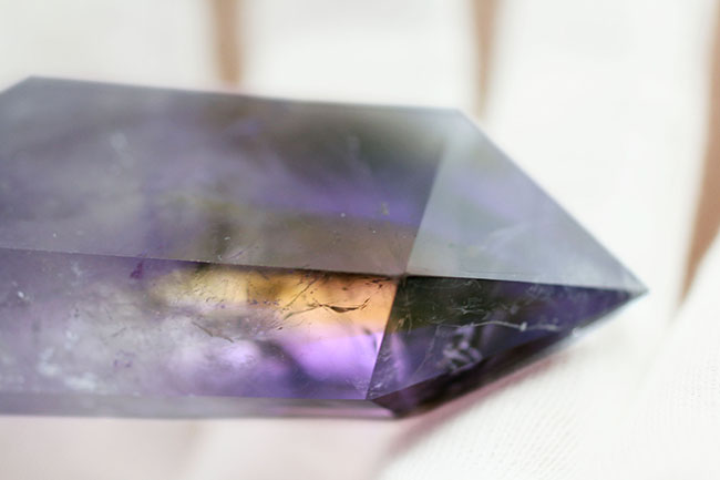 入手困難性極めて高し、アメシストとシトリンが同時に見られるアメトリン(Ametrine)。しかもナチュラル。(その4)