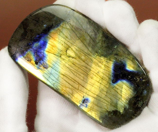 表面から湧き上がる強烈なシャンパンゴールドを放つ鉱物ラブラドライト(Labradorite)(その5)