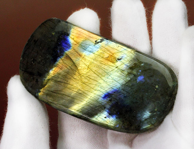 表面から湧き上がる強烈なシャンパンゴールドを放つ鉱物ラブラドライト(Labradorite)(その6)