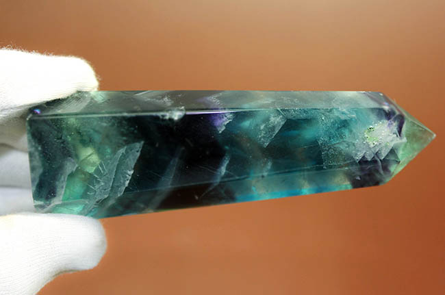 人気のタワー型のレインボーフローライト(fluorite)。幻想的な蛍光性をお楽しみください。（その6）