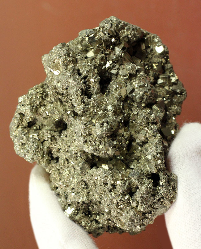 産状そのままの味わいを残した黄鉄鉱(pyrite)(その2)