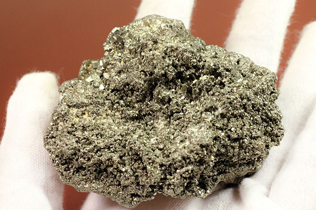 産状そのままの味わいを残した黄鉄鉱(pyrite)(その3)