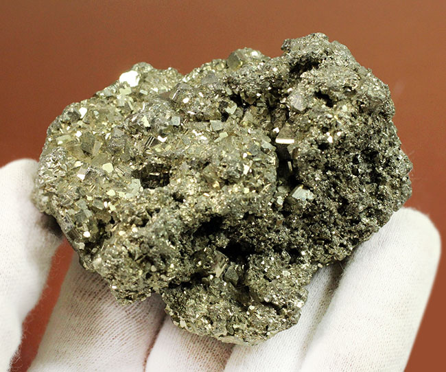 産状そのままの味わいを残した黄鉄鉱(pyrite)(その4)