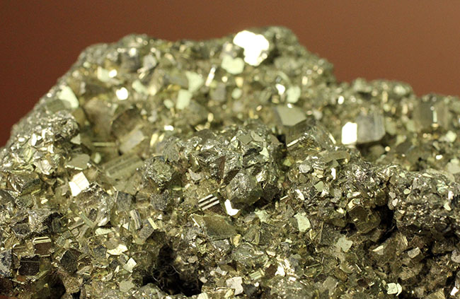 産状そのままの味わいを残した黄鉄鉱(pyrite)(その5)