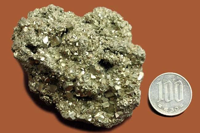 産状そのままの味わいを残した黄鉄鉱（pyrite）（その7）