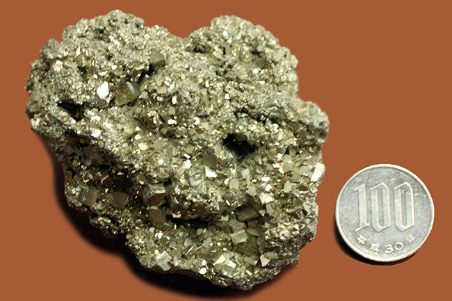 産状そのままの味わいを残した黄鉄鉱(pyrite)(その7)