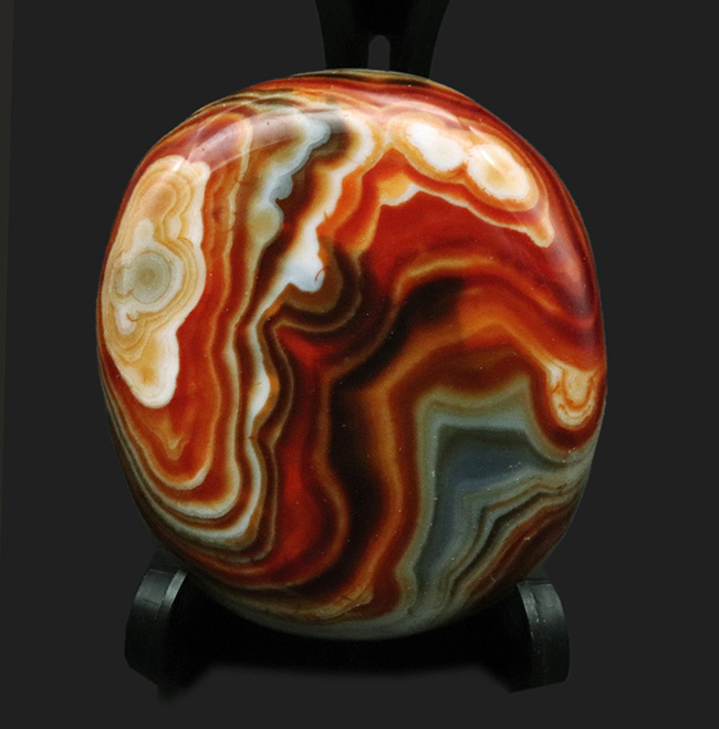 こんなにカラフルなメノウもない!マダガスカル産の色彩豊かな縞瑪瑙(メノウ・Agate)の上質標本(その1)