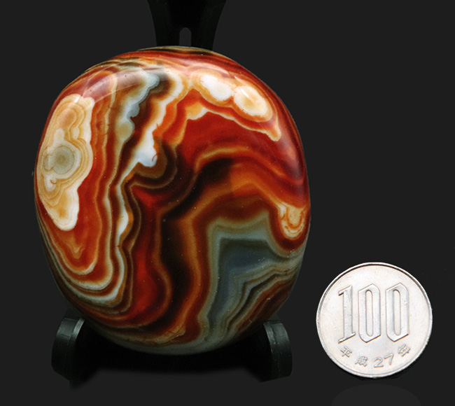 こんなにカラフルなメノウもない!マダガスカル産の色彩豊かな縞瑪瑙(メノウ・Agate)の上質標本(その10)