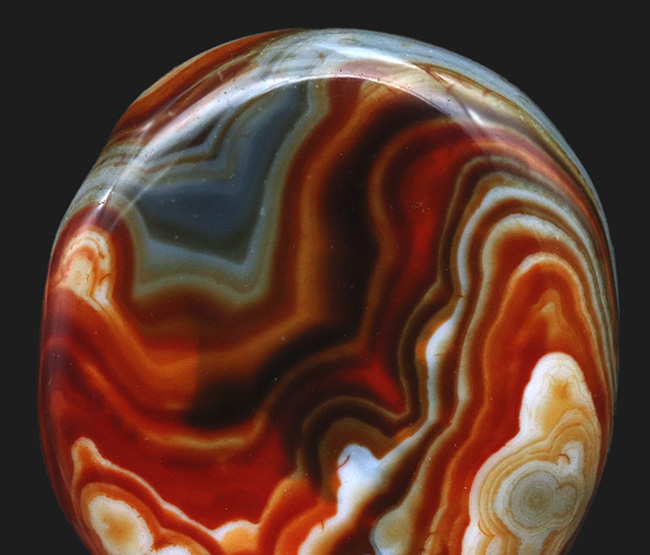 こんなにカラフルなメノウもない!マダガスカル産の色彩豊かな縞瑪瑙(メノウ・Agate)の上質標本(その2)