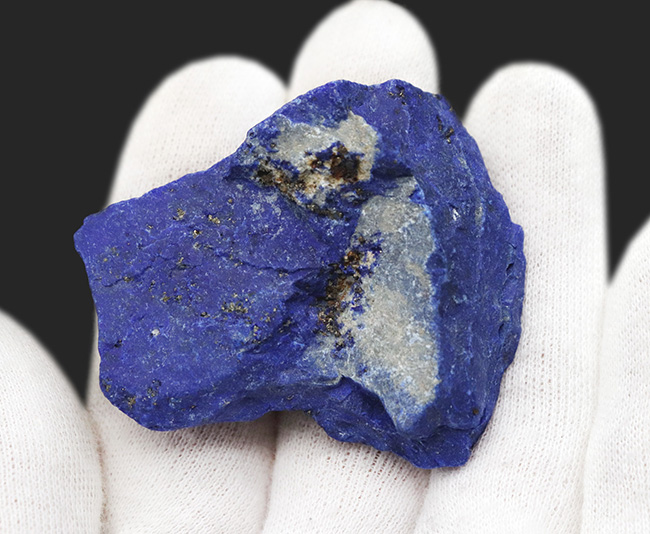 原石ならではの味わい、ラズライトが呈する藍色にご注目、古代ファラオに愛されたラピズラズリ(Lapis lazuli)の原石(その3)