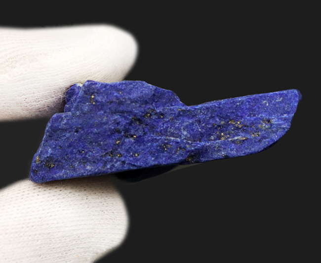 原石ならではの味わい、ラズライトが呈する藍色にご注目、古代ファラオに愛されたラピズラズリ(Lapis lazuli)の原石(その4)