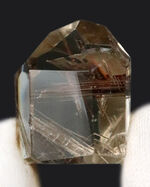 「天使の髪の毛」鉱物コレクターに高い人気を誇る、希少な水晶、ルチルクォーツ（Rutilated Quartz）