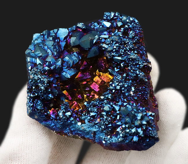 水晶に金龍チタンコーティングと、黒檀約１２ミリ 人工的にチタンがコーティングされた水晶のクラスター 鉱物 販売