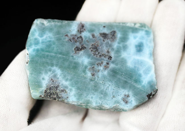 空それとも海か。他の鉱物にはない独特の色と模様を示す、ロマンティックな鉱物、ラリマー(Larimar)石(その8)