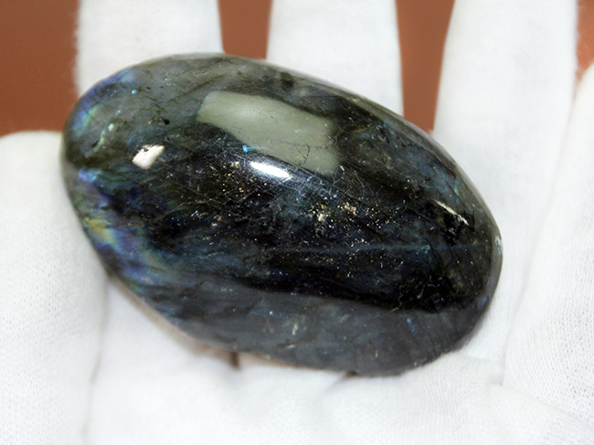 人気の鉱物、ラブラドライト（Labradorite）の上質標本。ブルーとシャンパンゴールドの混ざり具合が絶妙。（その3）
