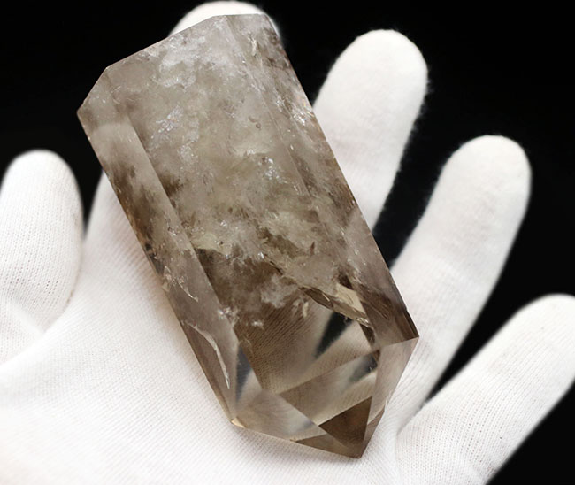 ビッグ!内部に霧がかかった不思議な水晶、スモーキークォーツ(Quartz)。霧の発生付近で虹がかかります(その4)