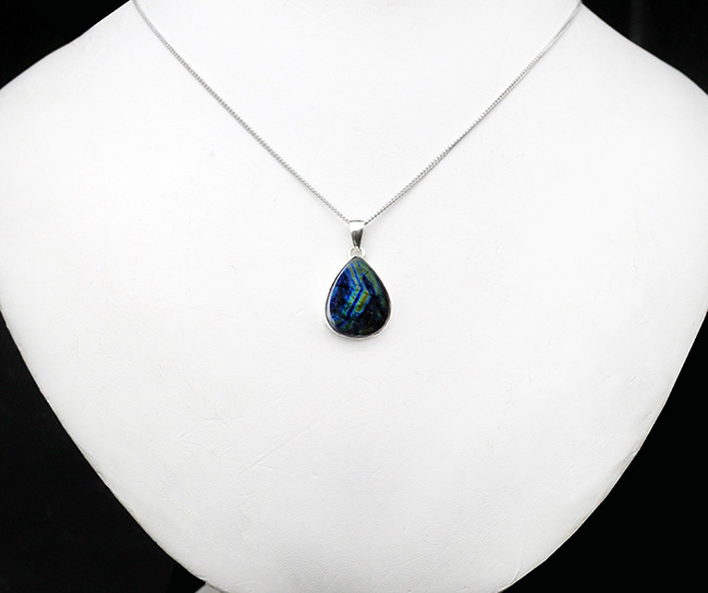 高品位のマダガスカル産を使用!貴石、ラブラドライト(Labradolite)を使ったペンダントトップ(シルバーチェーン、革紐、高級ジュエリーケース付き)(その3)