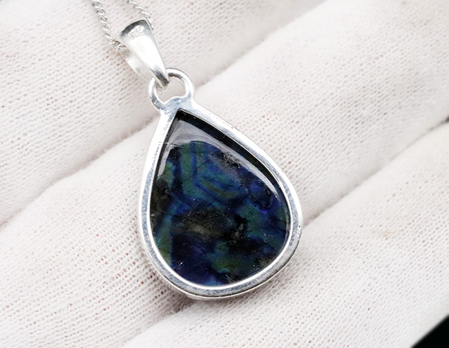 高品位のマダガスカル産を使用!貴石、ラブラドライト(Labradolite)を使ったペンダントトップ(シルバーチェーン、革紐、高級ジュエリーケース付き)(その4)