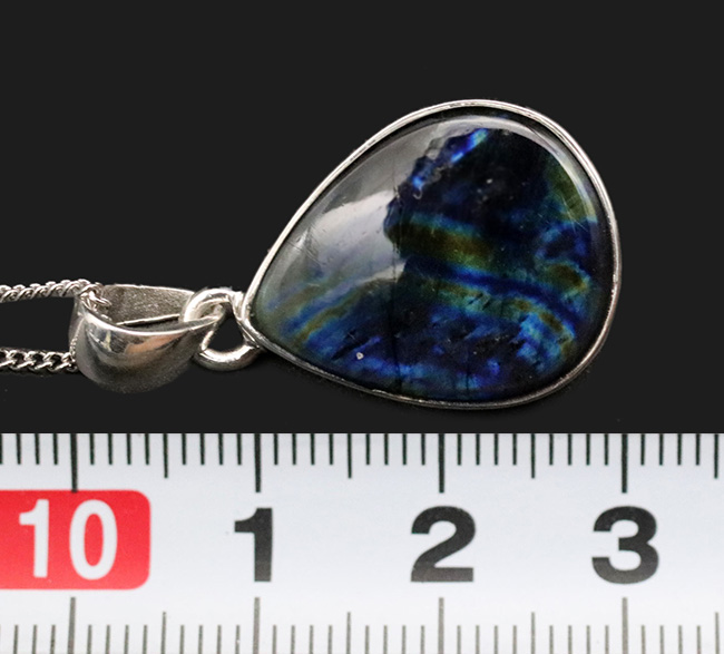 高品位のマダガスカル産を使用！貴石、ラブラドライト（Labradolite）を使ったペンダントトップ（シルバーチェーン、革紐、高級ジュエリーケース付き）（その5）