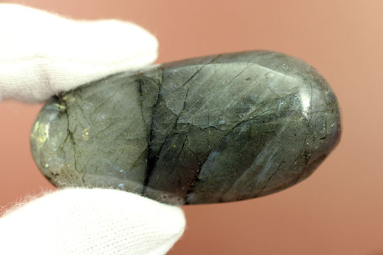 黄色の閃光を放つ、鉱物ラブラドライト(Labradorite)（その2）