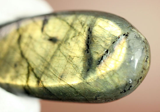 黄色の閃光を放つ、鉱物ラブラドライト(Labradorite)（その6）