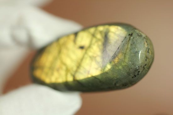 黄色の閃光を放つ、鉱物ラブラドライト(Labradorite)（その7）