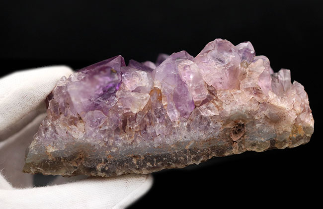 高貴な色、紫を呈する、宝石としても名高いアメシストの天然標本（Amethyst）（その8）