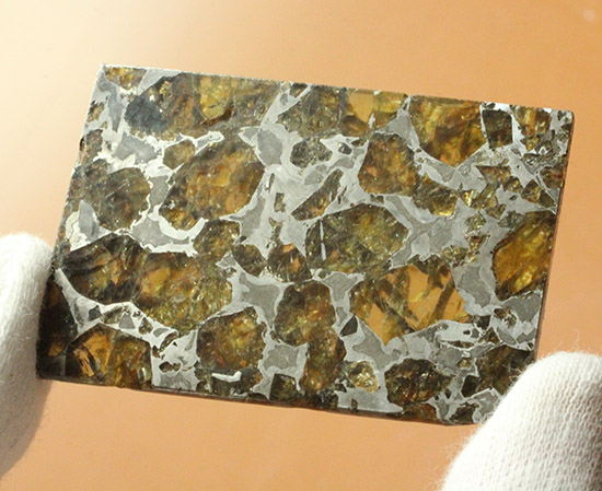 透明度が高いカンラン石にご注目。石鉄隕石ブラヒンパラサイト。（その5）