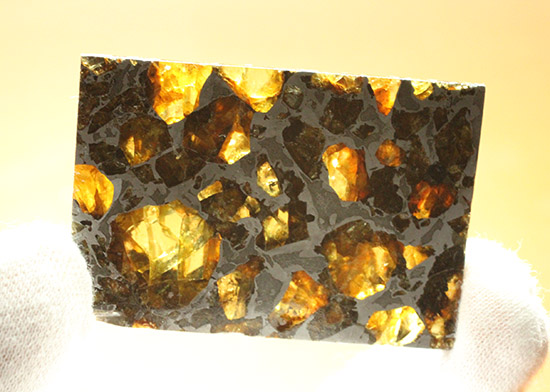 透明度が高いカンラン石にご注目。石鉄隕石ブラヒンパラサイト。（その9）