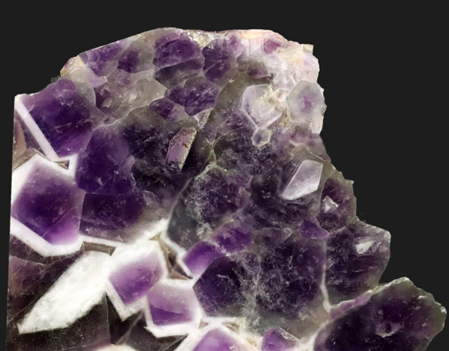 紫陽花の花のような模様が見られる水晶、ザンビア産のシェブロンアメシスト（Chevron Amethyst）（その7）