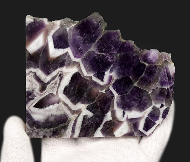 紫陽花の花のような模様が見られる水晶、ザンビア産のシェブロンアメシスト（Chevron Amethyst）（その8）
