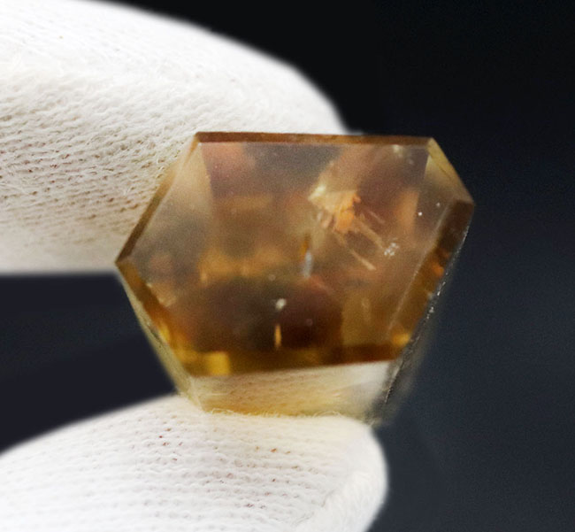 透明度高し!薄黄色を呈するブラジル産の天然シトリン(黄水晶)(その3)