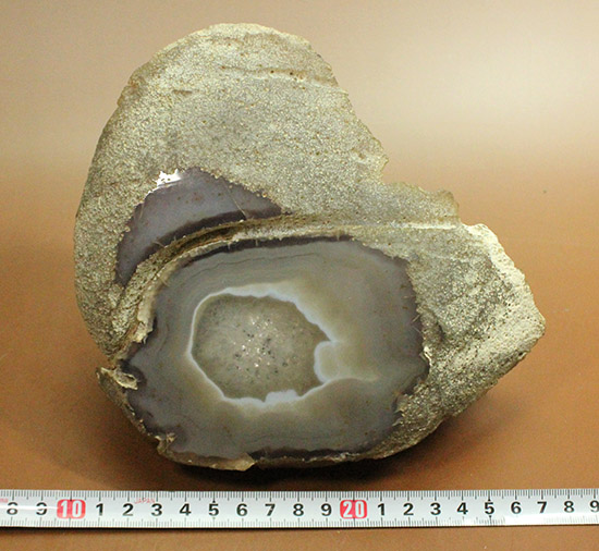 １.９キロオーバー！典型的な産状を示すブラジル産メノウの原石(Agate)（その8）