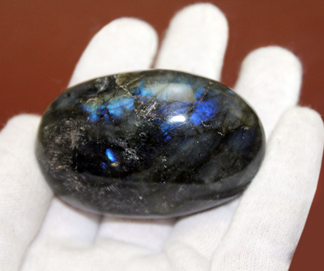 人気鉱物、ラブラドライト（Labradorite）のカボション。（その3）