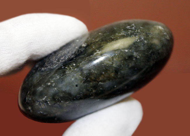 人気鉱物、ラブラドライト(Labradorite)のカボション。(その5)