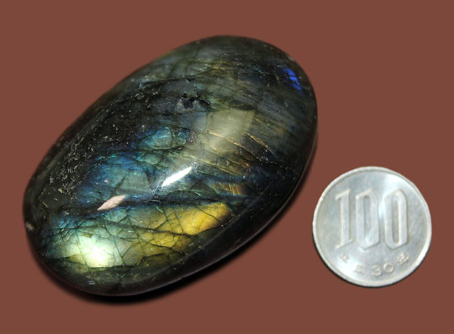 人気鉱物、ラブラドライト（Labradorite）のカボション。（その7）