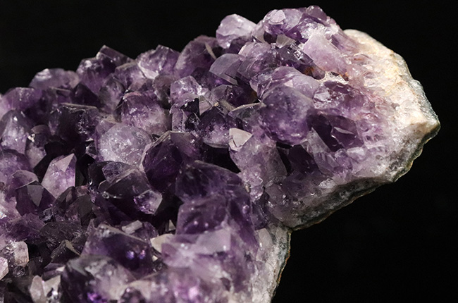 身に着けると酔わない！？宝石、アメシスト（Ametyst）の原石