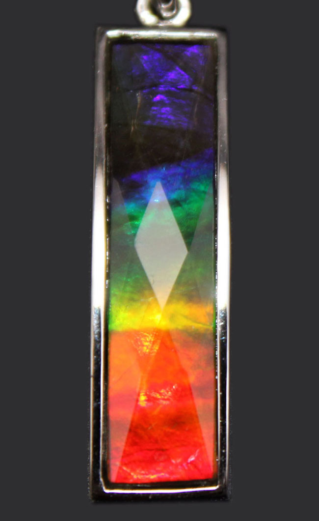 ベストクオリティ！フルスペクトルカラーを呈するアンモライトを使用したペンダントトップ（金具部分スターリングシルバー製、２種類のチェーン、高級ジュエリーケース付）。（その9）