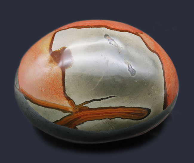 ラージサイズ、目玉のような模様で人気のポリクロームジャスパー（Polychrome jasper）。赤と緑の配色が面白い（その1）