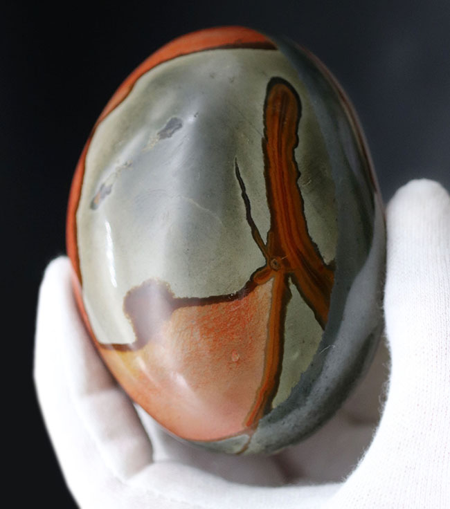 ラージサイズ、目玉のような模様で人気のポリクロームジャスパー（Polychrome jasper）。赤と緑の配色が面白い（その2）