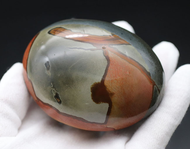 ラージサイズ、目玉のような模様で人気のポリクロームジャスパー(Polychrome jasper)。赤と緑の配色が面白い(その4)